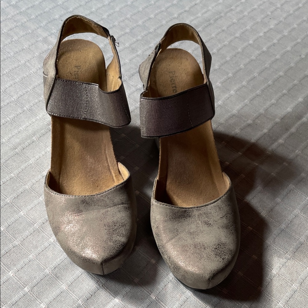 Pierre Dumas Gray Wedge Sandals